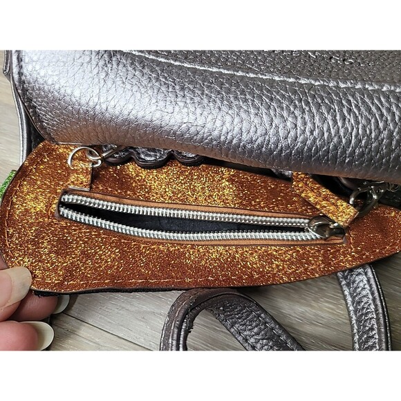 Danielle Nicole Looney Tunes Bugs Bunny Glitter Purse Crossbody READ!! - Picture 11 of 16